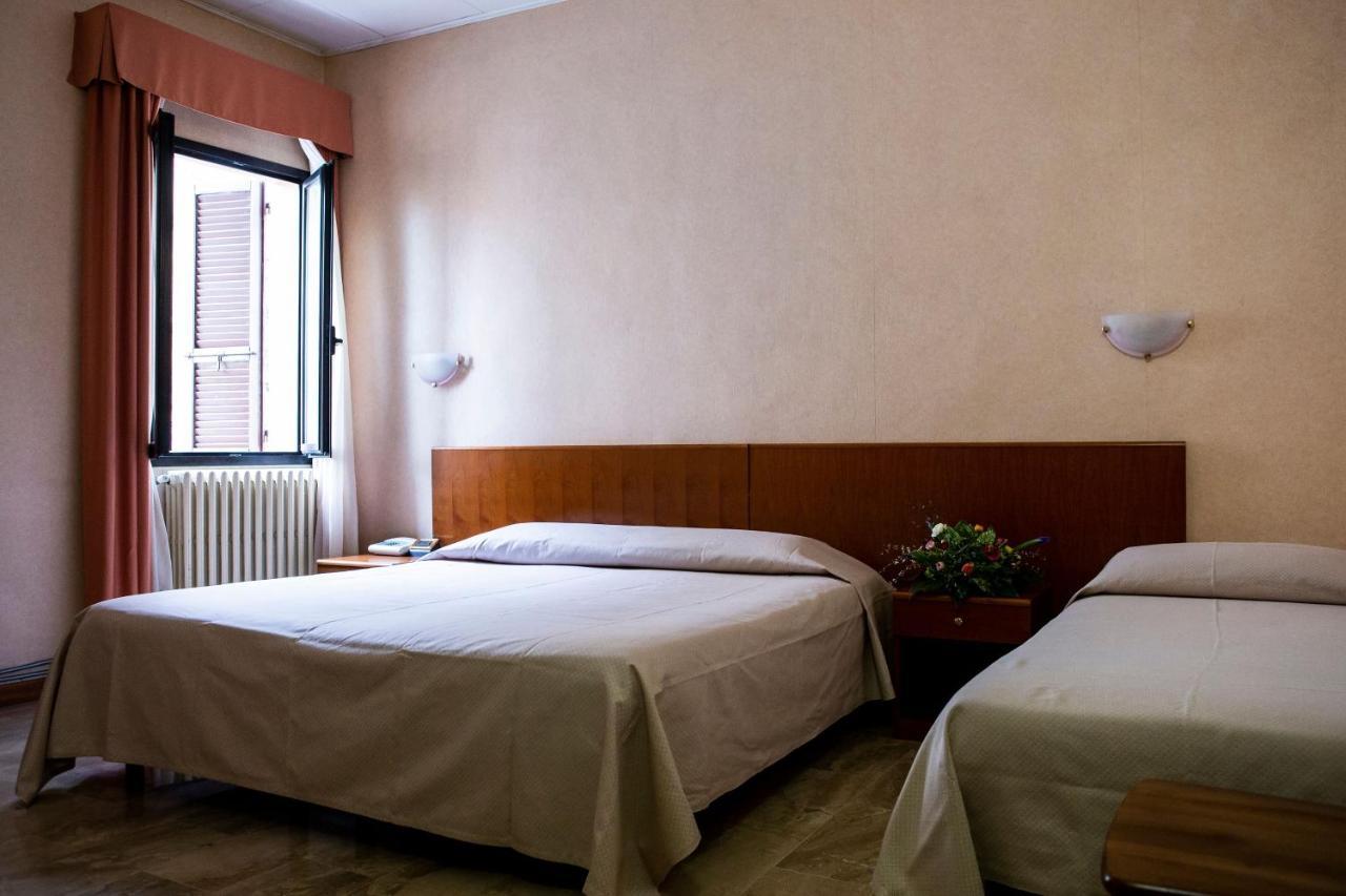Hotel Astor Piacenza Esterno foto