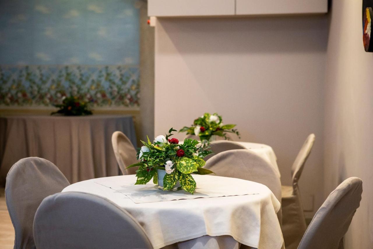 Hotel Astor Piacenza Esterno foto