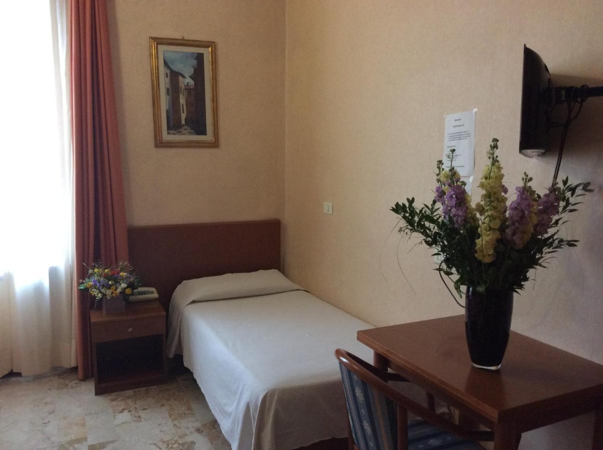 Hotel Astor Piacenza Esterno foto